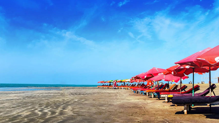 পর্যটক কম, হোটেল ছাড়েও ভিড় নেই কক্সবাজারে