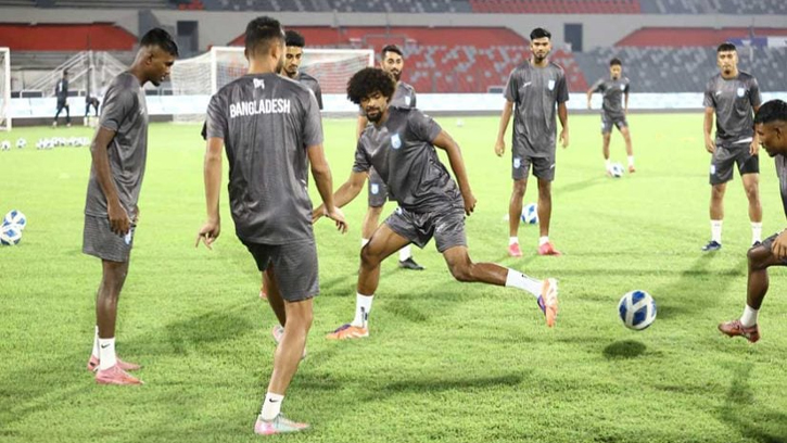 বাঁচামরার লড়াই: হংকংয়ের বিপক্ষে মাঠে বাংলাদেশ