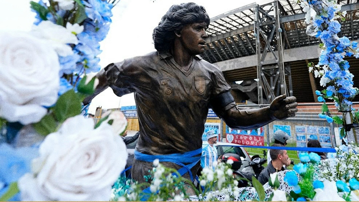 পঞ্চম বছরেও নাপোলি সমর্থকদের হৃদয়ে জীবন্ত ম্যারাডোনা