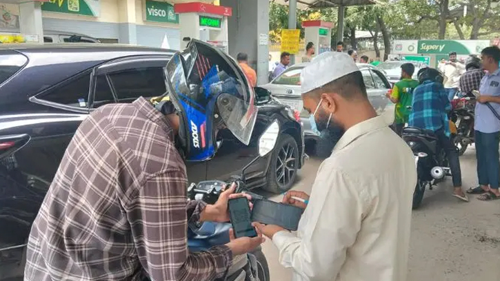 ফুয়েল পাস চালুর পর কমেছে পেট্রল পাম্পের দীর্ঘ অপেক্ষা