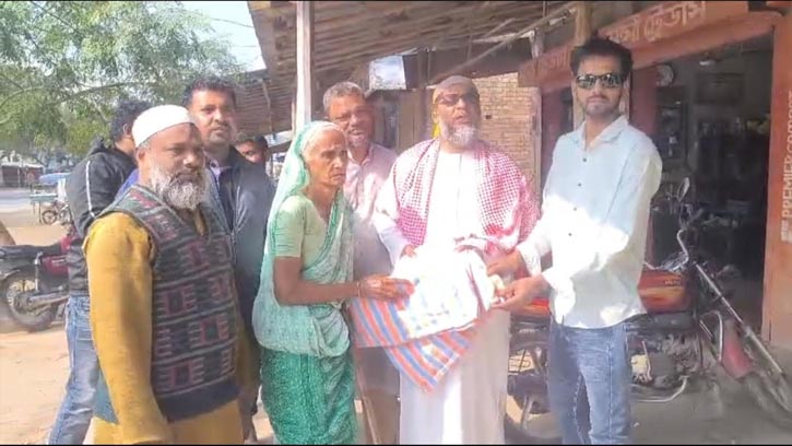 জীবননগরে ৩০০ শীতার্তদের মাঝে কম্বল বিতরণ