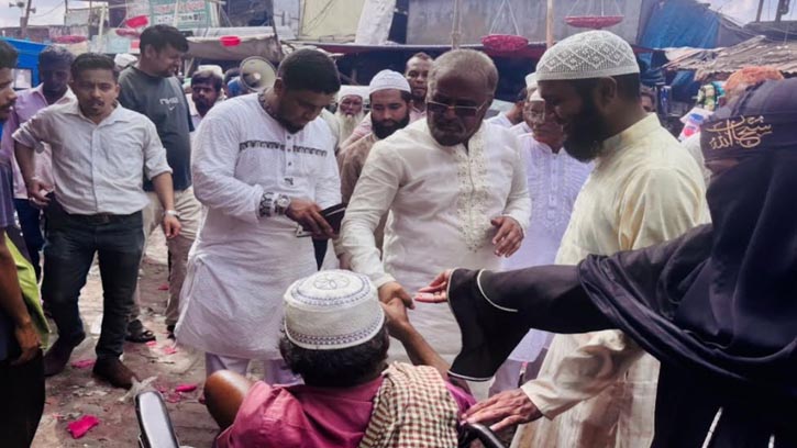 উত্তর রাঙ্গুনিয়ায় জামায়াত প্রার্থী ডা. রেজাউল করিমের গণসংযোগ