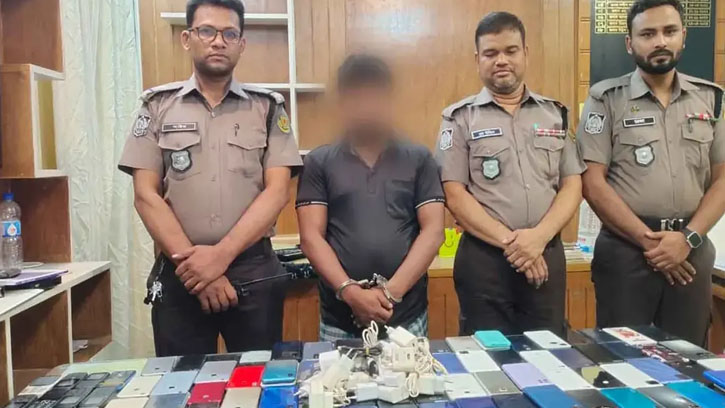 গুলিস্তানে ১২ লাখ টাকার চোরাই মোবাইল জব্দ, গ্রেফতার ১