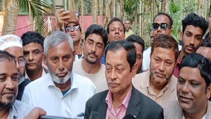 ফরিদগঞ্জে বিএনপি প্রার্থী লায়ন হারুনুর রশিদের পথসভা ও গণসংযোগ