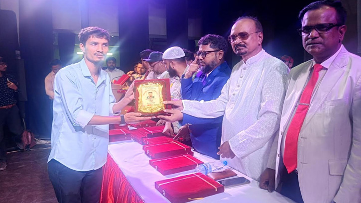 গুনীজন সংবর্ধনা পেলেন এইচ এম হাকিম