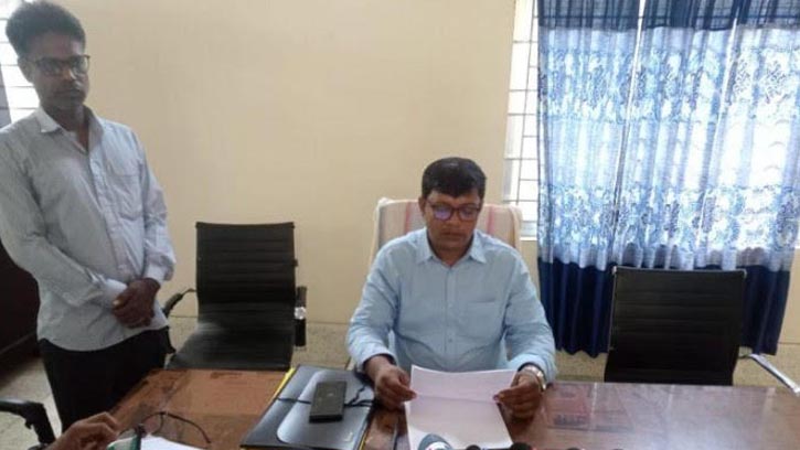 বেনাপোল মাধ্যমিক বিদ্যালয়ের প্রধান শিক্ষকের বিবৃতি প্রদান