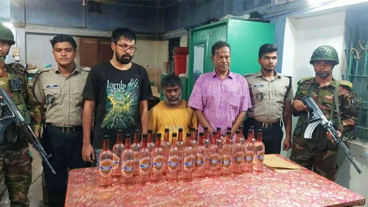 লক্ষ্মীপুরে ঔষধ ব্যবসার আড়ালে মদ বিক্রি, গ্রেফতার ৩