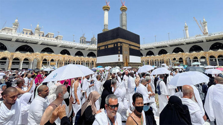 হজে গিয়ে আরও এক মৃত্যু, সৌদিতে পৌঁছেছেন ৩৮,২০৭ যাত্রী