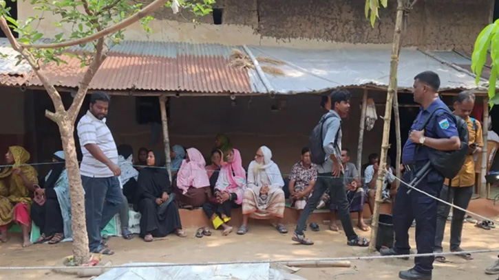 নওগাঁয় একই পরিবারের চারজনকে জবাই: এলাকায় শোকের ছায়া