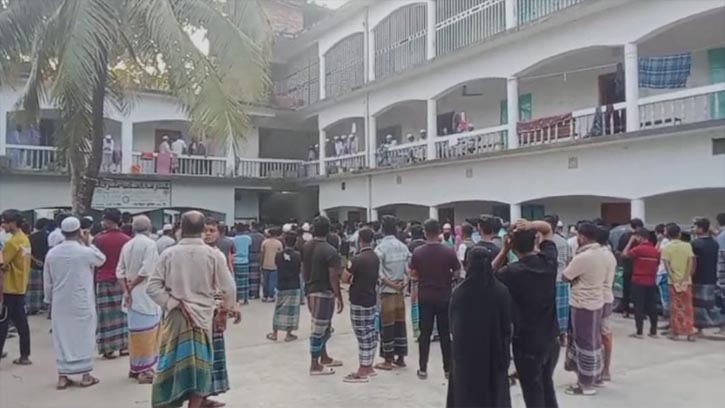 নোয়াখালীতে ঘুমের মধ্যে ছাত্রকে জবাই করে হত্যা