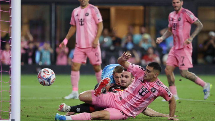 শেষ মুহূর্তের নাটকীয়তা: এগিয়েও জয় ধরে রাখতে পারল না ইন্টার মায়ামি