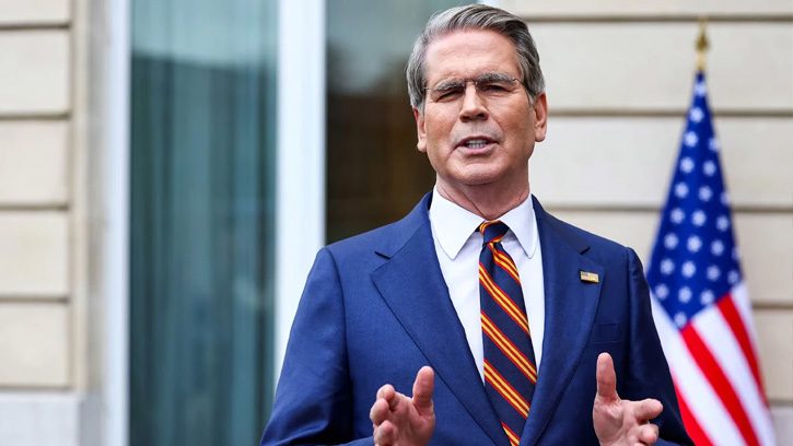 ইরানের তেল বাণিজ্য অচল করার হুমকি মার্কিন ট্রেজারিমন্ত্রীর