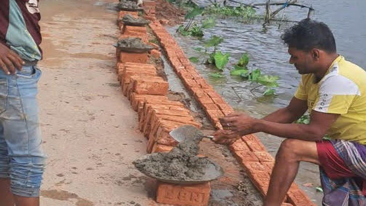 ফরিদগঞ্জ পৌরসভায় সড়ক নির্মাণে ব্যাপক অনিয়ম