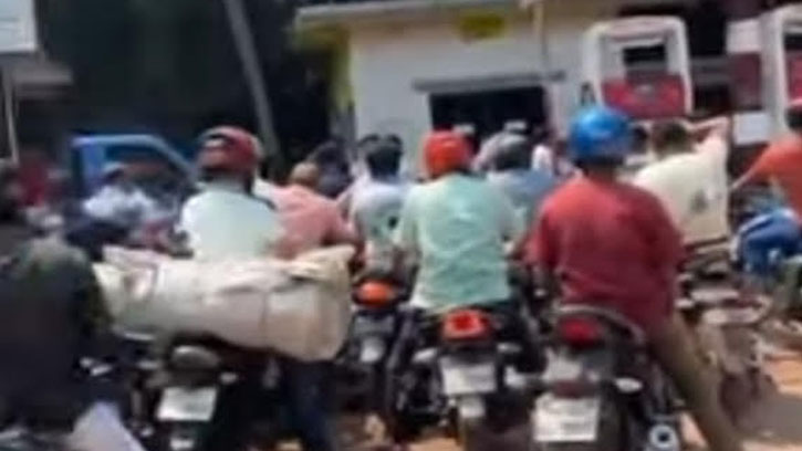 লক্ষ্মীপুরে কাগজপত্র ছাড়া যানবাহনে জ্বালানি নিষেধ