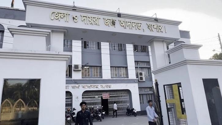 ভারপ্রাপ্ত জজের ওপর আইনজীবীদের অনাস্থা, আদালত মুলতবি