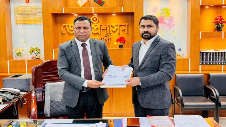 নোয়াখালী-৬ আসনে স্বতন্ত্র প্রার্থী হিসেবে মনোনয়নপত্র জমা দিলেন বিএনপি নেতা 