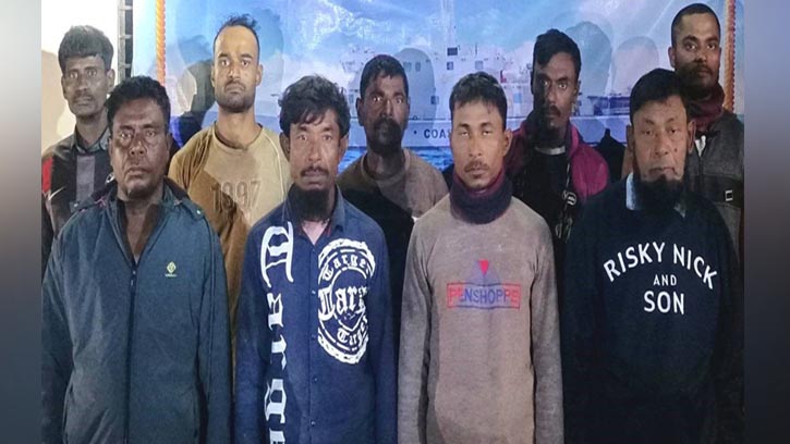 ইঞ্জিন বিকল নৌকা থেকে ৯ জেলেকে জীবিত উদ্ধার