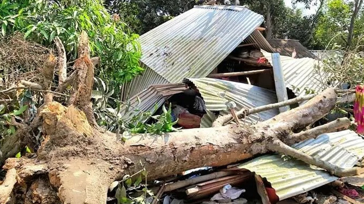 কালবৈশাখী ঝড়ে একই পরিবারের ৩ জনের মৃত্যু