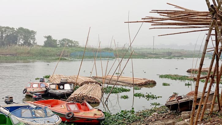 নবীনগরে ঘন কুয়াশা ও শীতপ্রবাহে জনজীবন বিপর্যস্ত