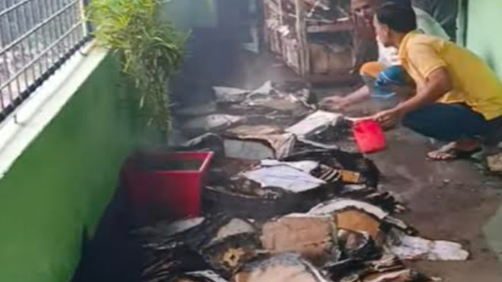 কলারোয়া প্রাথমিক শিক্ষা অফিসে অগ্নিকাণ্ড