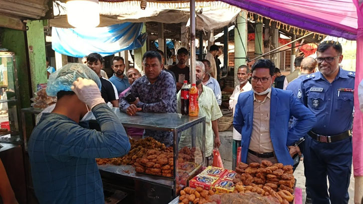 পঞ্চগড়ে ভ্রাম্যমাণ আদালতের জরিমানা: ক্ষতিকারক রঙে জিলাপি তৈরি