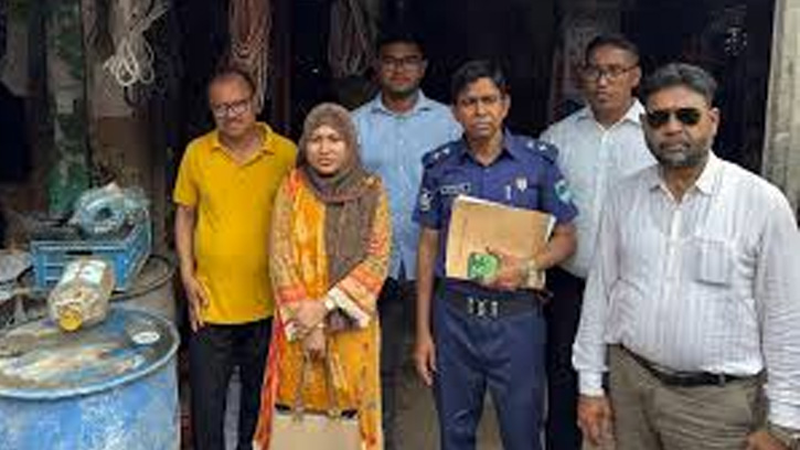 জব্দকৃত ২ হাজার লিটার তেল জনসম্মুখে নিলামে বিক্রি