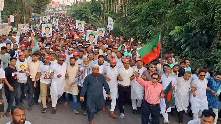 ফরিদগঞ্জে সাবেক এমপি লায়ন হারুনের নেতৃত্বে বিশাল শোডাউন