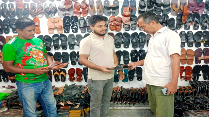 ব্র্যান্ড নয়, বিশ্বাসেই টিকে আছে সৈয়দপুরের হাতে তৈরি পাদুকা শিল্প