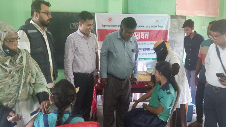 মোরেলগঞ্জে ৮৪ হাজার শিশু-কিশোর পাচ্ছে টাইফয়েড টিকা