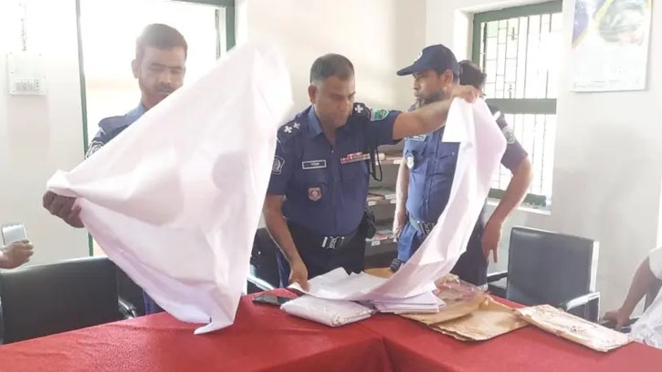 দুই শিক্ষককে ডাকযোগে কাফনের কাপড় পাঠিয়ে হুমকি? তদন্তে পুলিশ