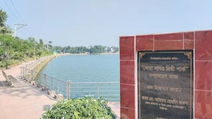 লক্ষ্মীপুরে সংস্কারহীন খোয়াসাগর দীঘি, বাড়ছে দুর্ঘটনার শঙ্কা