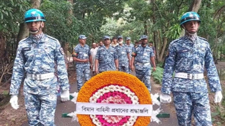নিহত শিক্ষার্থী সায়ানের কবরে বিমান বাহিনীর শ্রদ্ধা