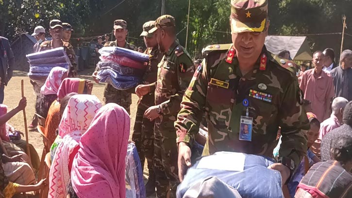 রাঙ্গামাটির দুর্গম পাহাড়ের শীতার্তদের মাঝে শীতবস্ত্র বিতরণ