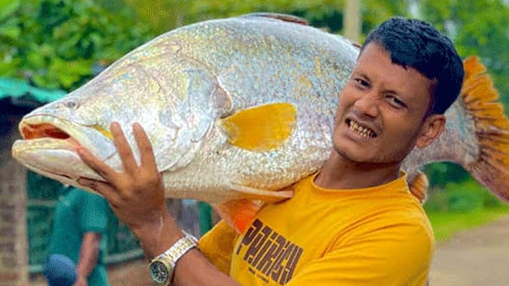 নাফ নদীতে ধরা পড়ল ২৬ কেজি ওজনের কোরাল 