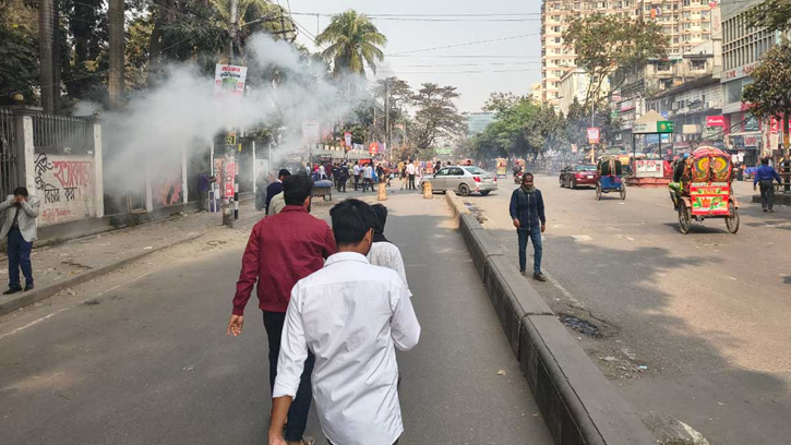 ঢাকা কলেজ ও আইডিয়াল কলেজের শিক্ষার্থীদের সংঘর্ষ