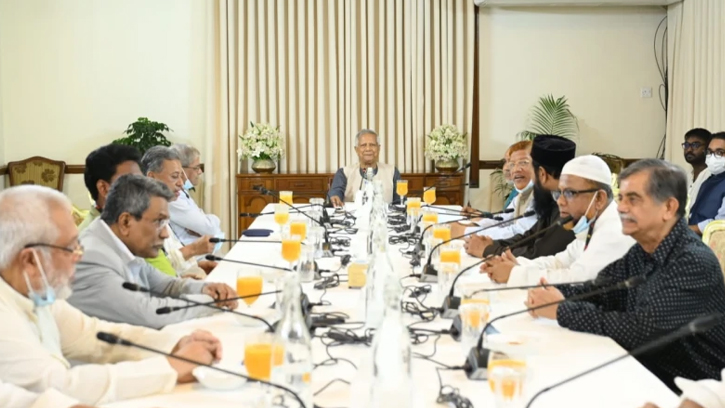 অতি জরুরি বৈঠকে বসতে যাচ্ছেন প্রধান উপদেষ্টা