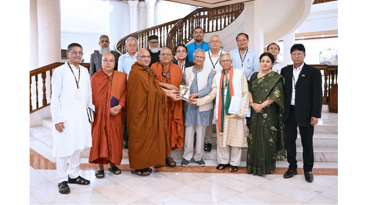 প্রধান উপদেষ্টার সঙ্গে প্রবারণা পূর্ণিমায় শুভেচ্ছা বিনিময় করলেন বৌদ্ধ নেতারা