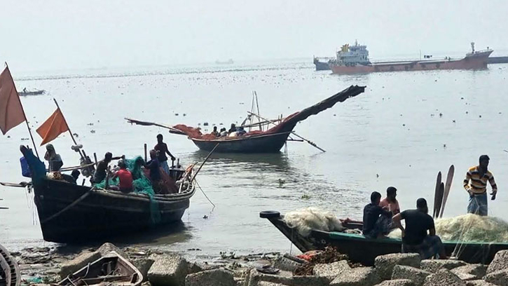 পদ্মা-মেঘনায় জেলেদের ঢল, শেষ হলো ইলিশ ধরা নিষেধাজ্ঞা