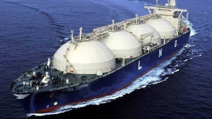 জ্বালানি স্বস্তি: চট্টগ্রাম বন্দরে ১০ জাহাজে পৌনে ৪ লাখ টন তেল-গ্যাস