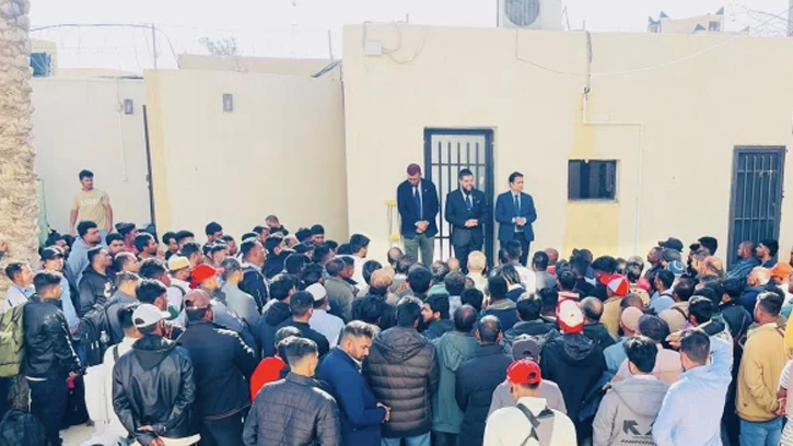 লিবিয়া থেকে দেশে ফিরলেন ১৭৪ বাংলাদেশি