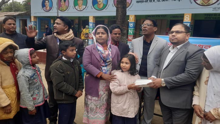 পঞ্চগড়ে সরকারি প্রাথমিক বিদ্যালয়ে মিড ডে মিল কার্যক্রমের উদ্বোধন 