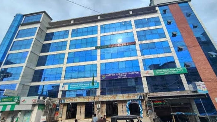 ১০ বছর পর নিজস্ব ভবনে লক্ষ্মীপুর পৌরসভা