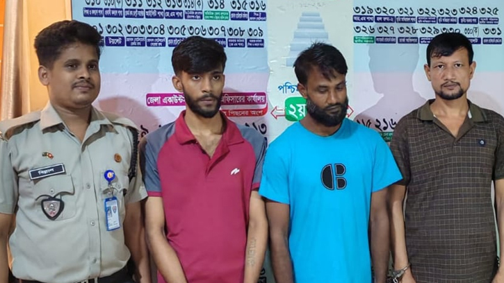 নোয়াখালীতে রাস্তায় মাদক সেবন, তিন যুবকের জেল