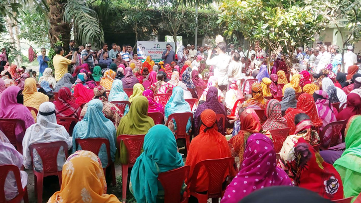 মহিলা দলের উঠান বৈঠকে শিপনের ঘোষণা: দরিদ্রদের জন্য ফ্যামিলি কার্ড