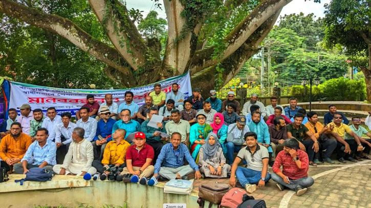 খাগড়াছড়িতে সাংবাদিকদের নিরাপত্তা ও স্বাধীনতা নিশ্চিতের দাবিতে মানববন্ধন