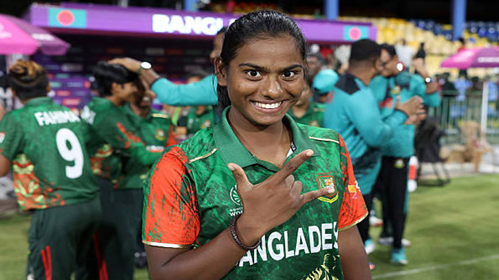 জামাকাপড় না থাকায় সামাজিক অনুষ্ঠানে আমরা থাকতাম না — মারুফা