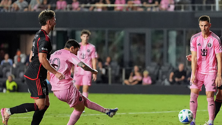 মেসির জোড়া গোল ও অ্যাসিস্টে ইন্টার মায়ামির রোমাঞ্চকর জয়