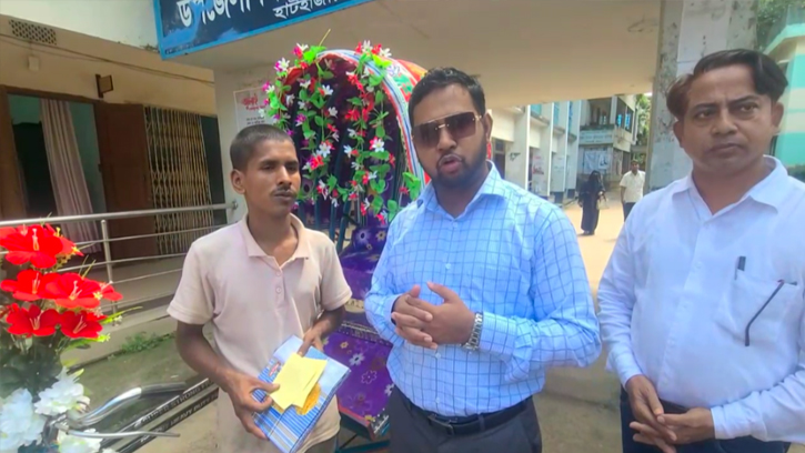 গরিব রিকশাচালকের পাশে দাঁড়িয়ে প্রশংসিত হাটহাজারীর ইউএনও
