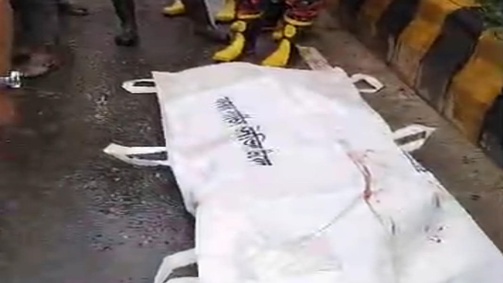 ট্রাক চাপায় নারীর মৃত্যু