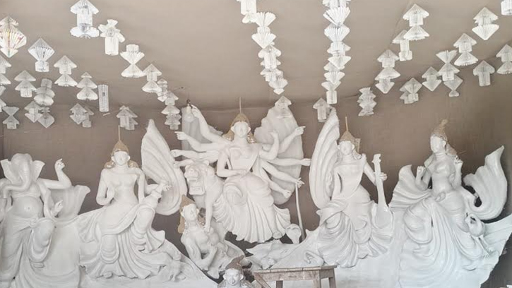 ঘোড়াঘাটে ৩৪টি মন্ডপে অনুষ্ঠিত হবে দুর্গাপূজা, চলছে শেষ মুহূর্তের প্রস্তুতি